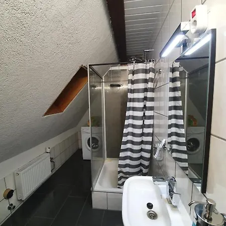 Monteur In 2 Dachgeschoss Apartmán Neumünster