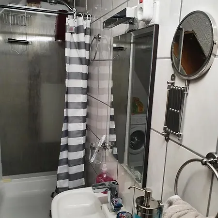 Monteur In 2 Dachgeschoss Apartmán *