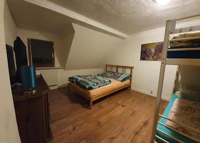 Monteur In 2 Dachgeschoss Lägenhet